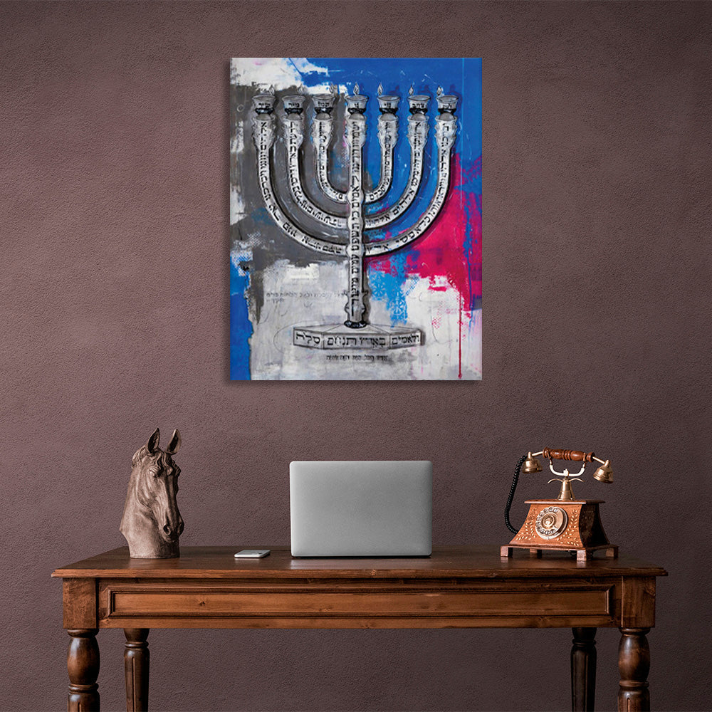Leinwandbild mit siebeneckiger Lampe und Kerzen