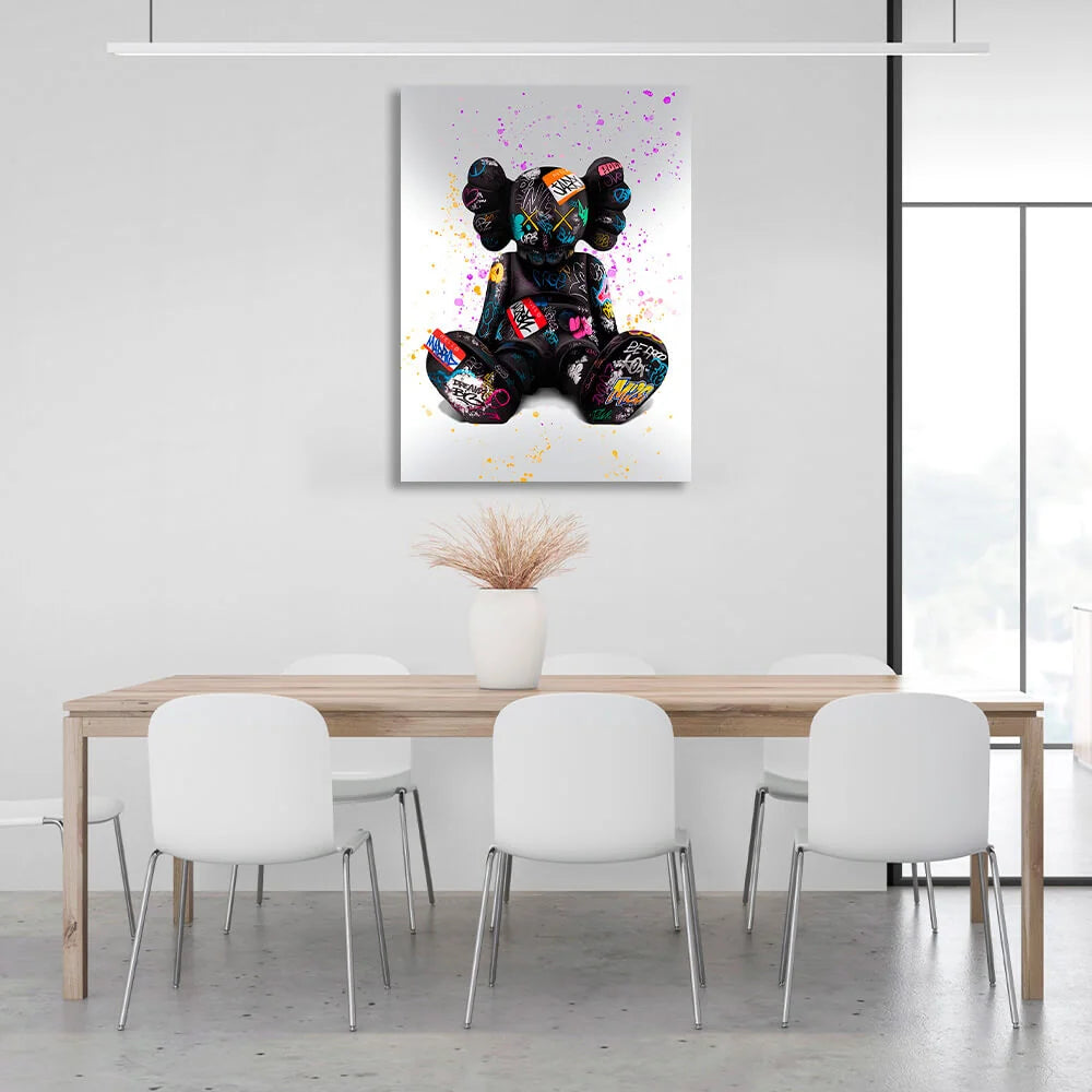 Schwarze Puppe auf grauem Hintergrund mit farbigen Flecken CANVAS Wand Kunstdruck