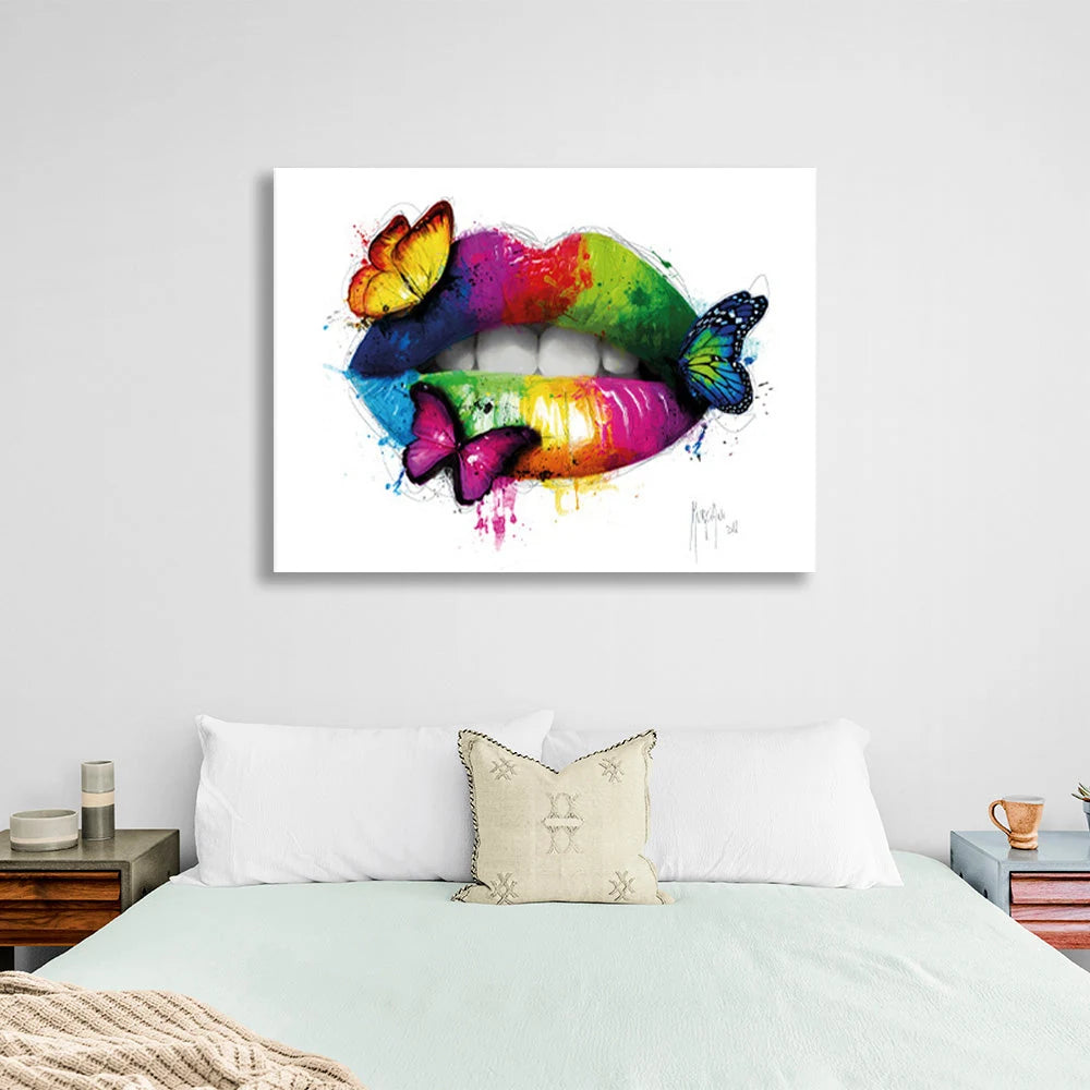Lippen in Regenbogenfarben mit drei Schmetterlingen auf Leinwand, Kunstdruck