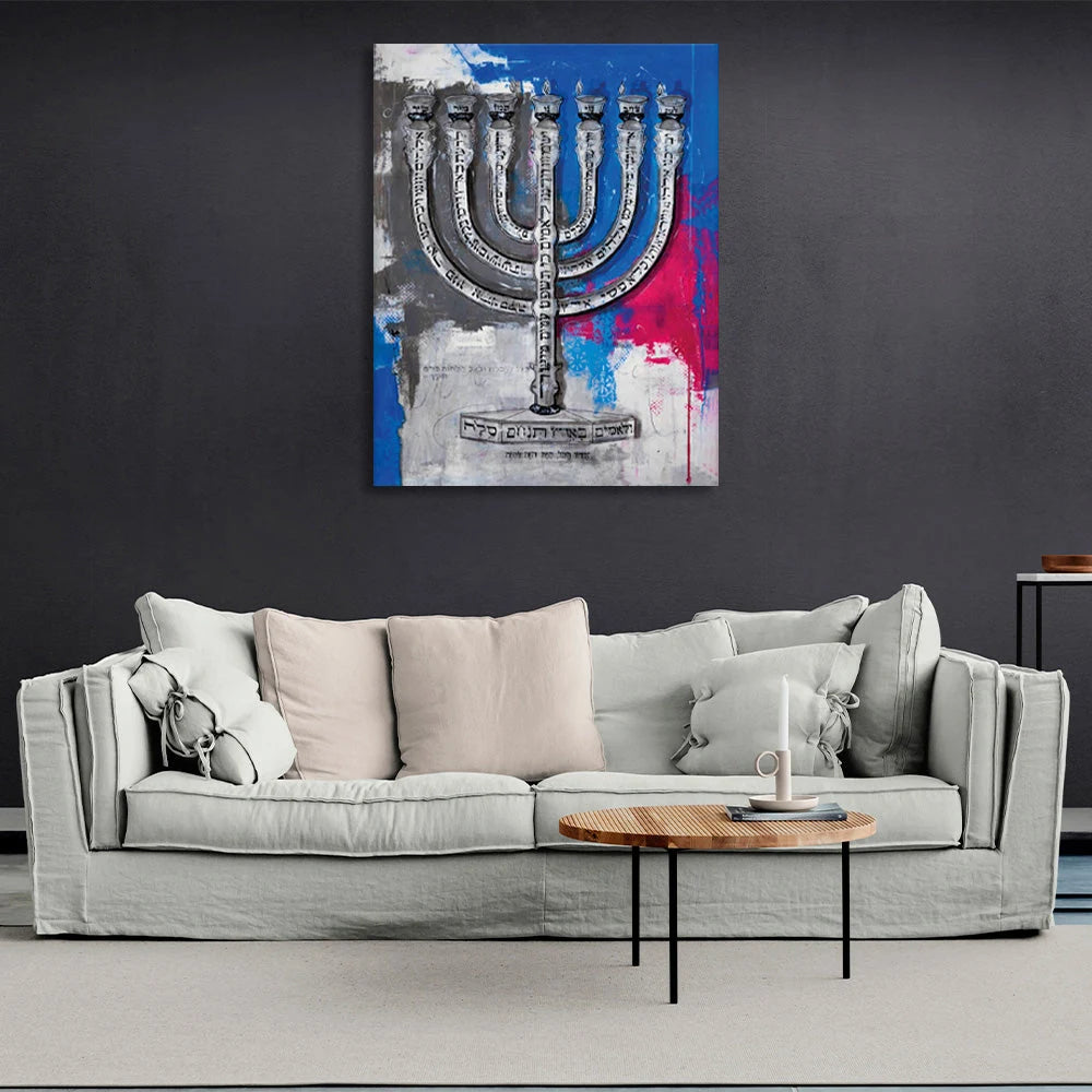 Leinwandbild mit siebeneckiger Lampe und Kerzen