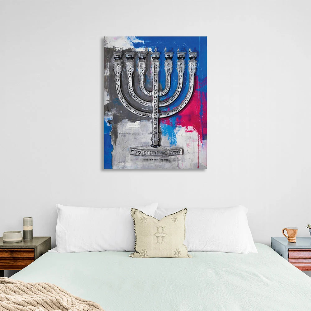 Leinwandbild mit siebeneckiger Lampe und Kerzen