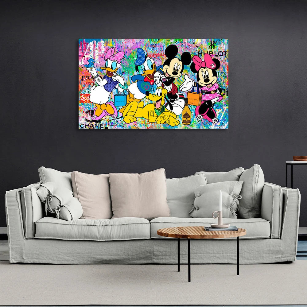 Leinwandbild „Mickey Mouse und seine Freunde“ auf farbigem Hintergrund
