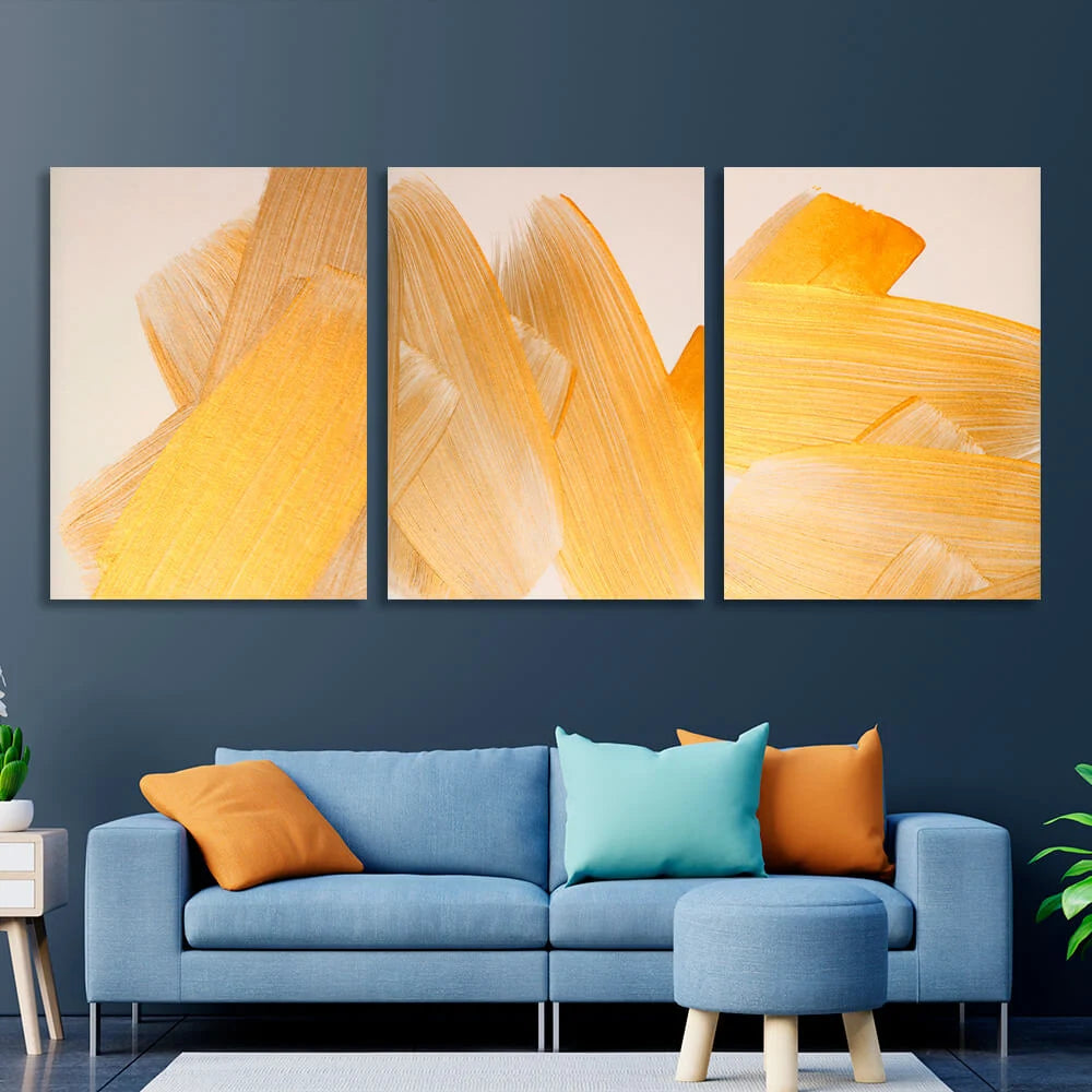 Modularer Kunstdruck auf Leinwand, Motiv: goldene Striche auf beigem Hintergrund, mehrere Teile