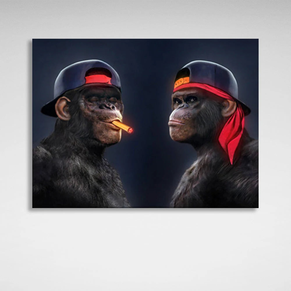 Leinwandbild „Zwei schwarze Gorillas mit Mützen und einer Zigarre“