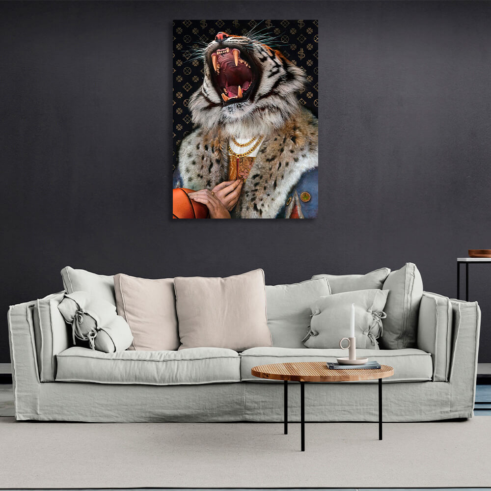 Kunstdruck auf Leinwand „Tiger im Pelzmantel mit Ketten“