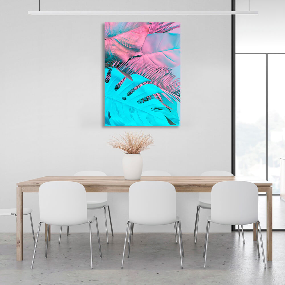 Kunstdruck auf Leinwand mit tropischen Blättern in Blau und Rosa