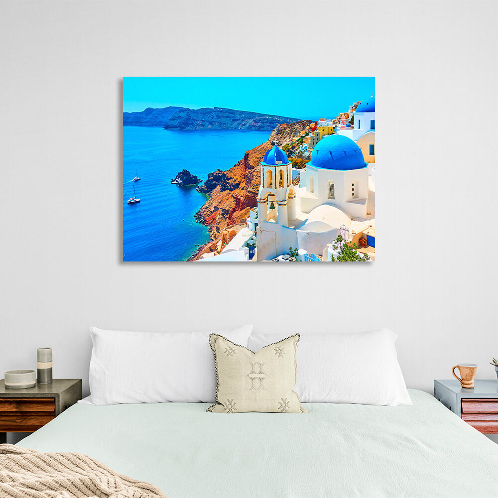 Blick auf Santorini Tira – blaue Kuppeln, traditionelle weiße Häuser, Leinwand-Kunstdruck