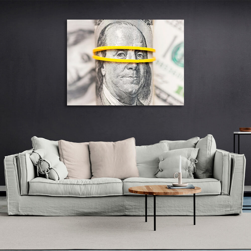 Franklin auf einem verschwommenen Hintergrund aus Dollars. Inspirierender Kunstdruck auf Leinwand.