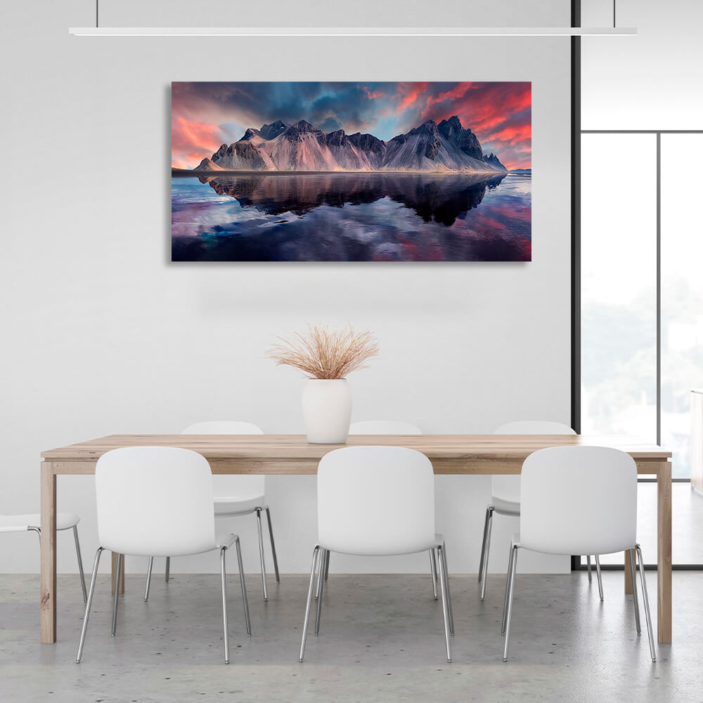 Kunstdruck auf Leinwand „Ein Felsen im Meer vor einem rot-blauen Himmel“