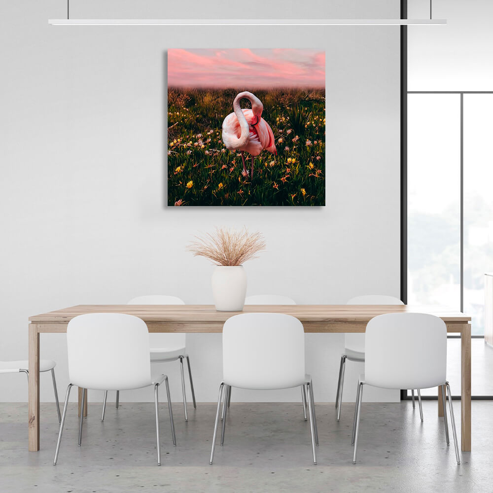 Kunstdruck auf Leinwand, Motiv: rosa Flamingo auf einem Blumenfeld