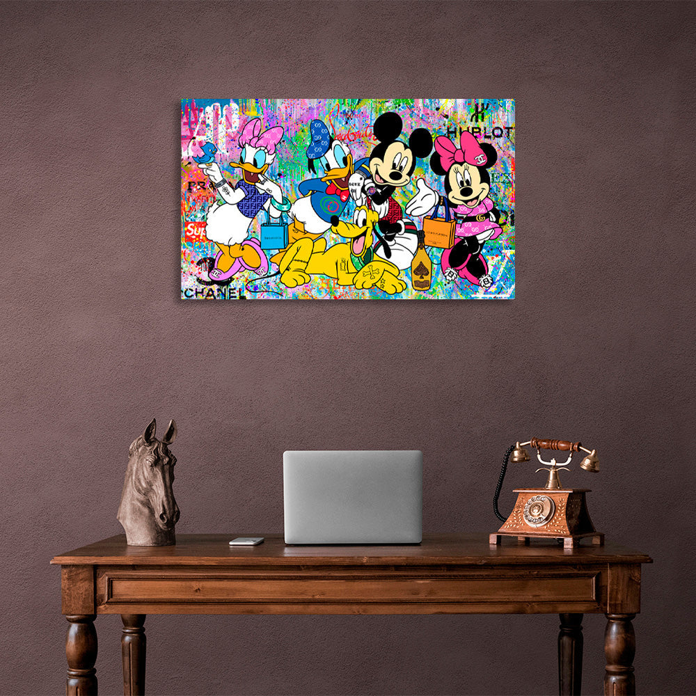 Leinwandbild „Mickey Mouse und seine Freunde“ auf farbigem Hintergrund