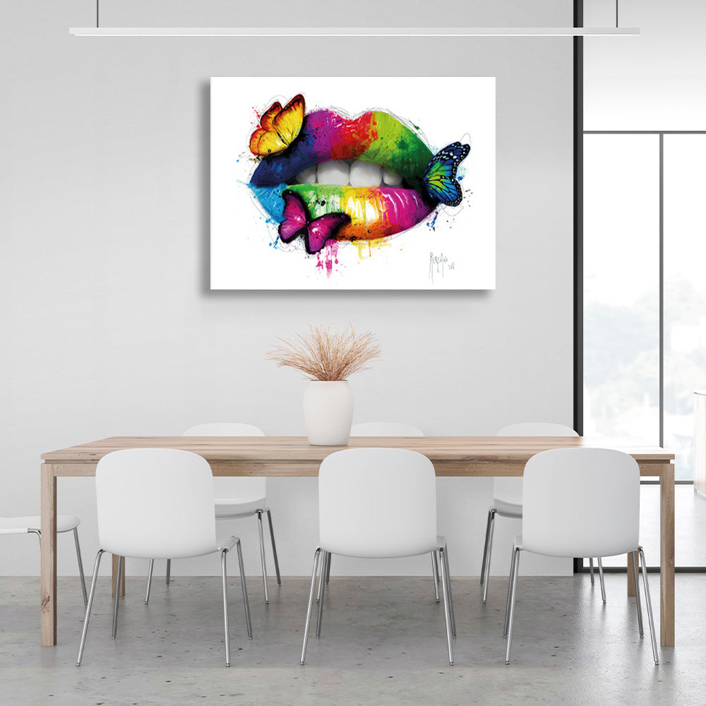 Lippen in Regenbogenfarben mit drei Schmetterlingen auf Leinwand, Kunstdruck