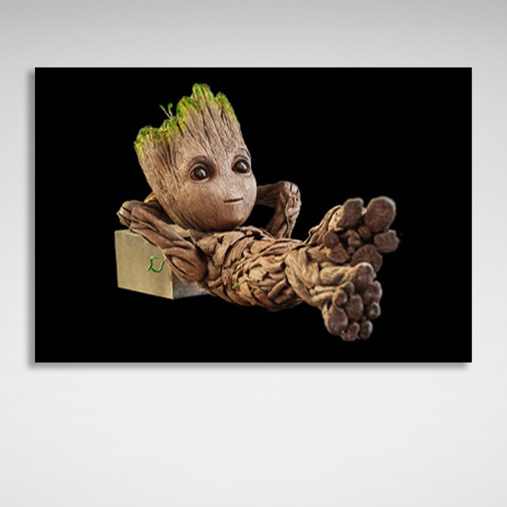 Kunstdruck auf Leinwand „Little Groot“ auf schwarzem Hintergrund