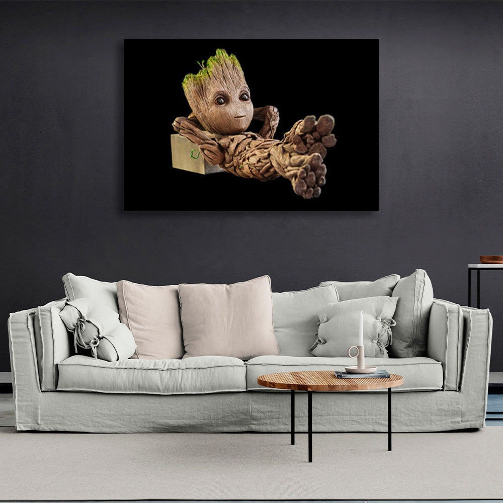 Kunstdruck auf Leinwand „Little Groot“ auf schwarzem Hintergrund