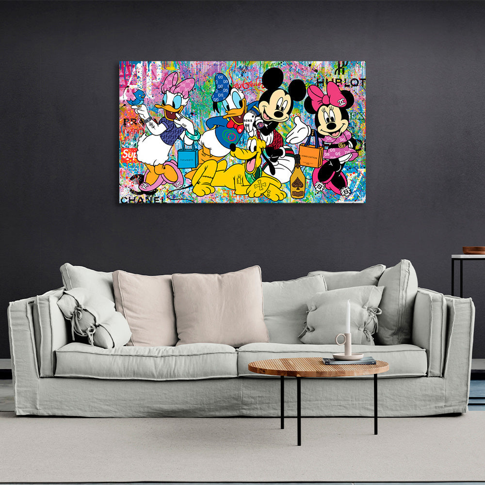 Mickey Mouse und seine Freunde auf farbigem Hintergrund mit Hublot-Aufschrift, Kunstdruck auf Leinwand