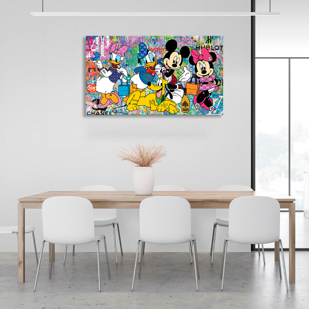 Mickey Mouse und seine Freunde auf farbigem Hintergrund mit Hublot-Aufschrift, Kunstdruck auf Leinwand