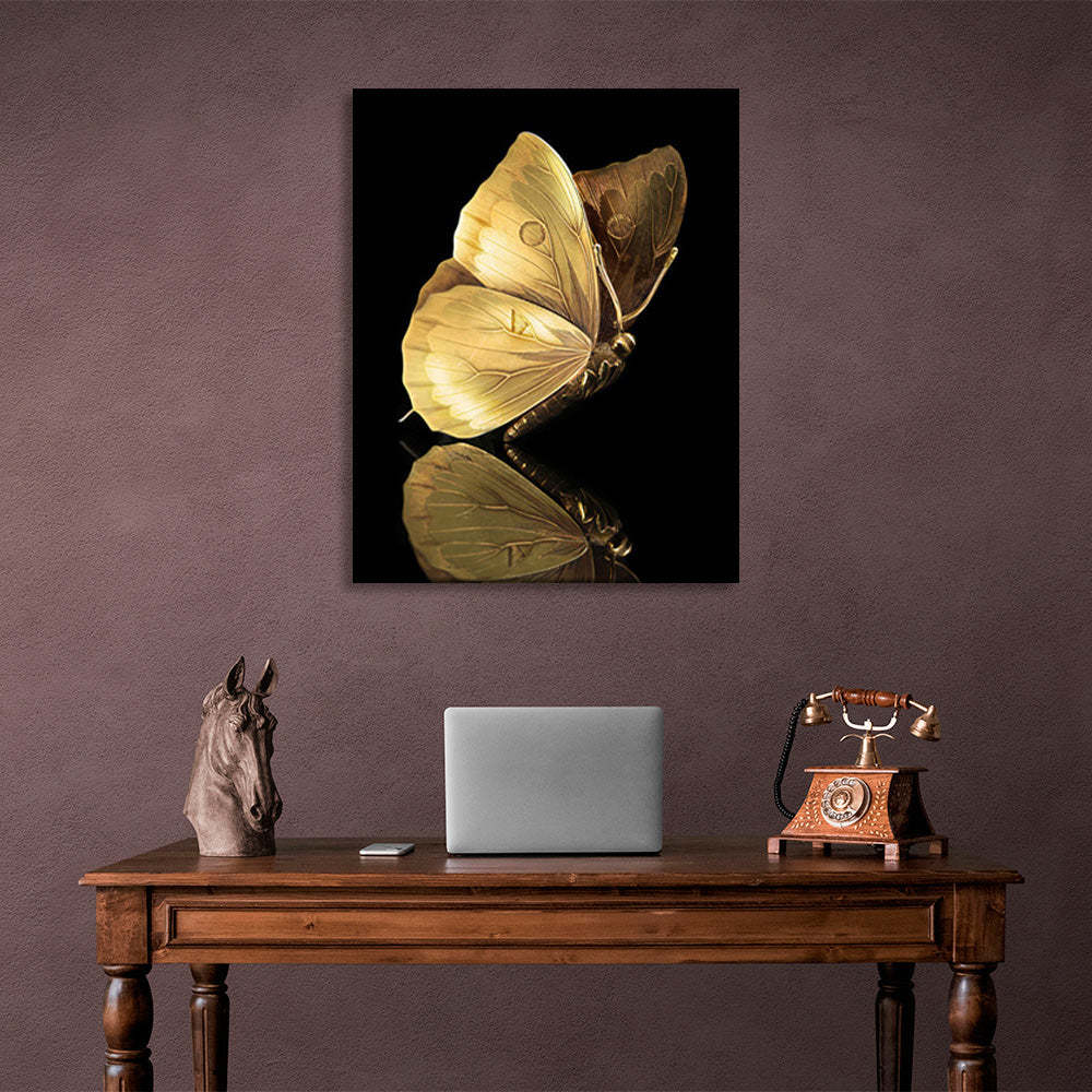 Kunstdruck auf Leinwand mit goldenem Schmetterling