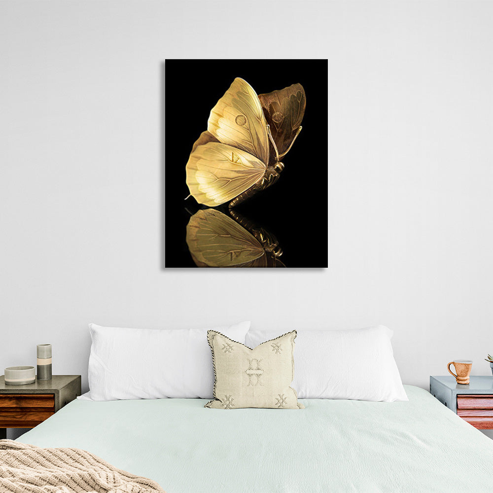 Kunstdruck auf Leinwand mit goldenem Schmetterling