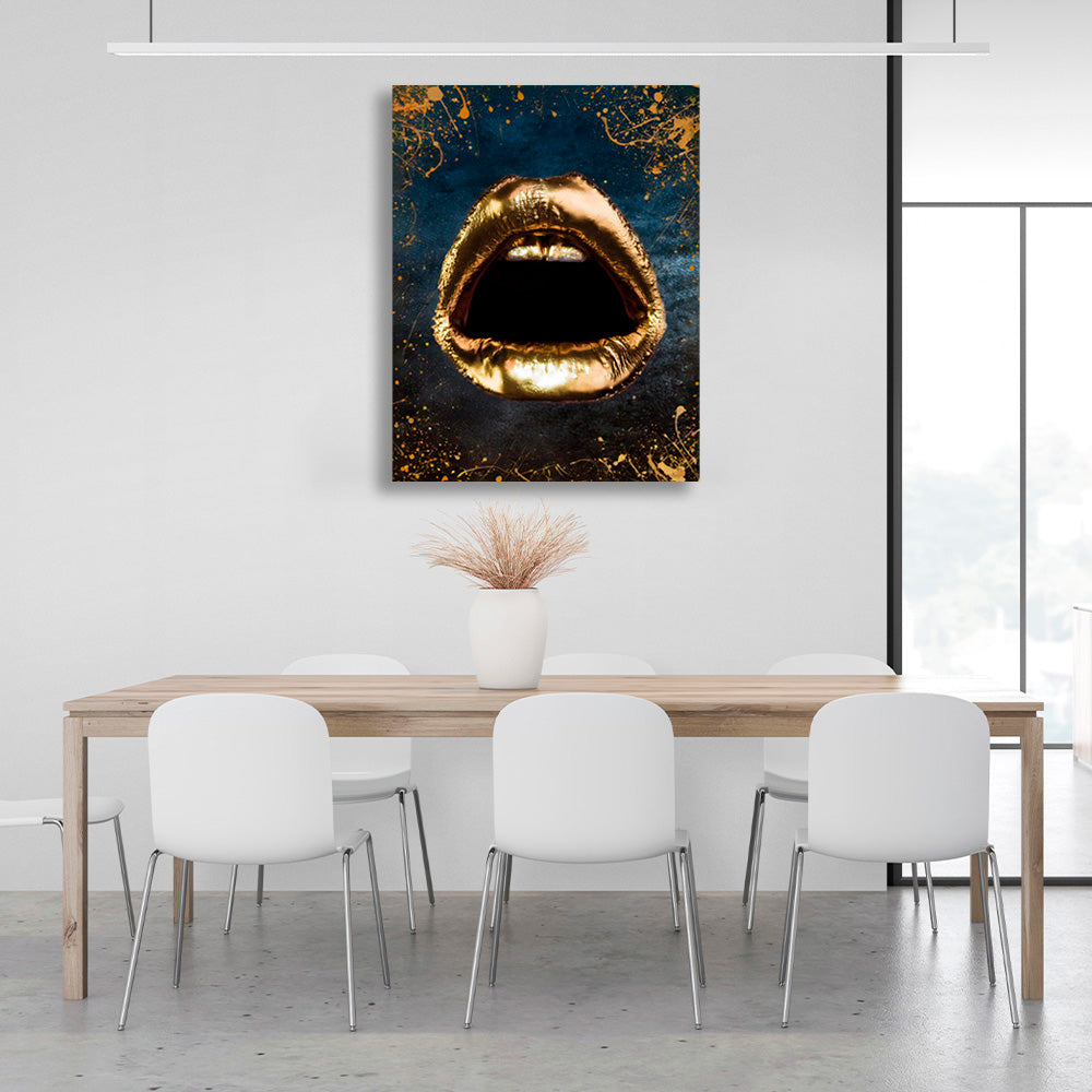 Goldene Lippen und Zähne auf blauem Hintergrund mit goldenen Punkten – Kunstdruck auf Leinwand