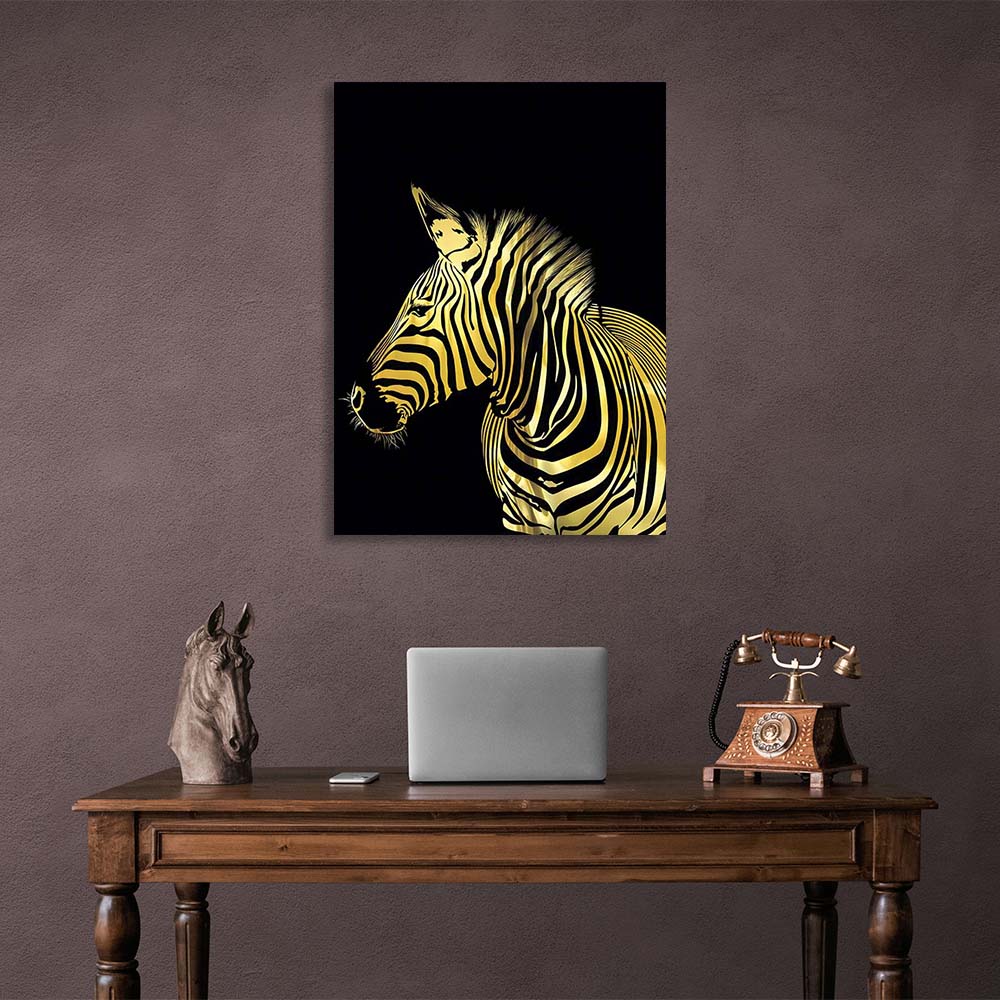 Leinwandbild Goldenes Zebra auf schwarzem Hintergrund