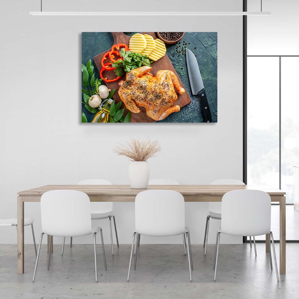 Kunstdruck auf Leinwand für die Küche, gegrilltes Hähnchen mit Gemüse auf einem Brett, horizontal 2