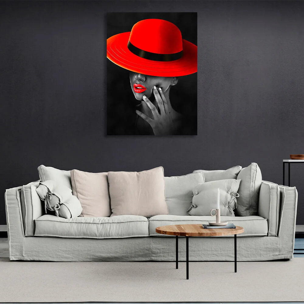 Eine Frau mit roten Lippen und einem roten Panamahut auf Leinwand, Kunstdruck