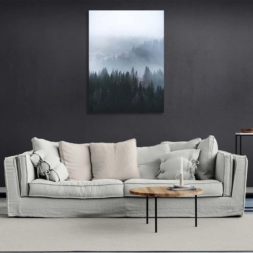 Kunstdruck auf Leinwand, Nebel, der vertikal von den Bergen herabkommt