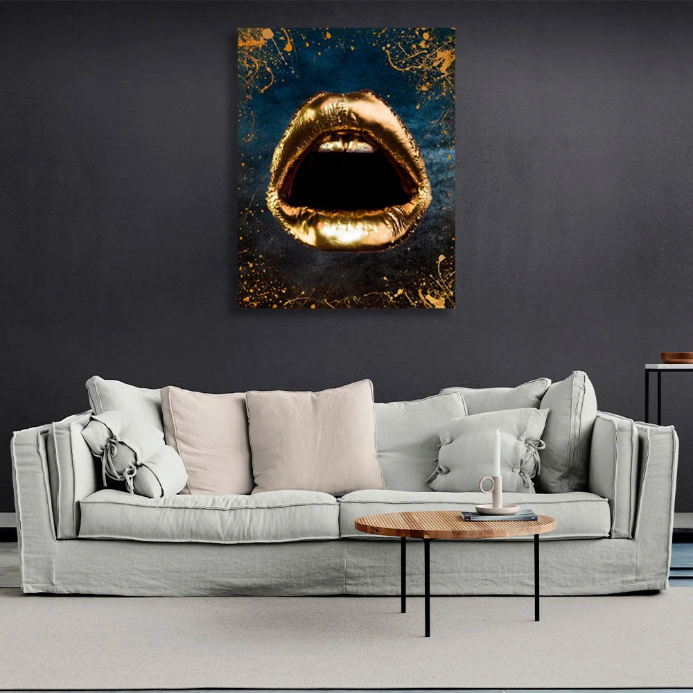 Goldene Lippen und Zähne auf blauem Hintergrund mit goldenen Punkten – Kunstdruck auf Leinwand