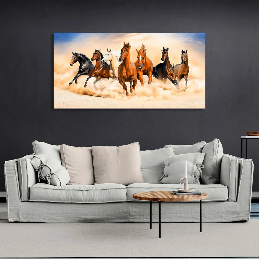 Sieben Pferde rennen durch die höhlenartige Wildnis. Leinwand-Kunstdruck